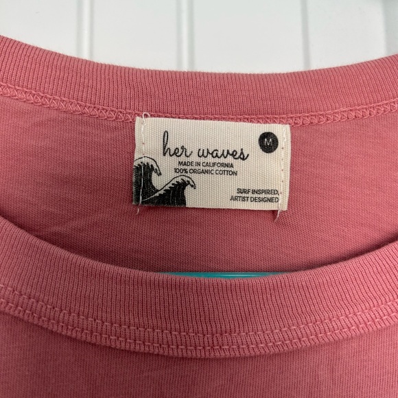 Her Waves Women’s Graphic Tee- Size M - Picture 3 of 4